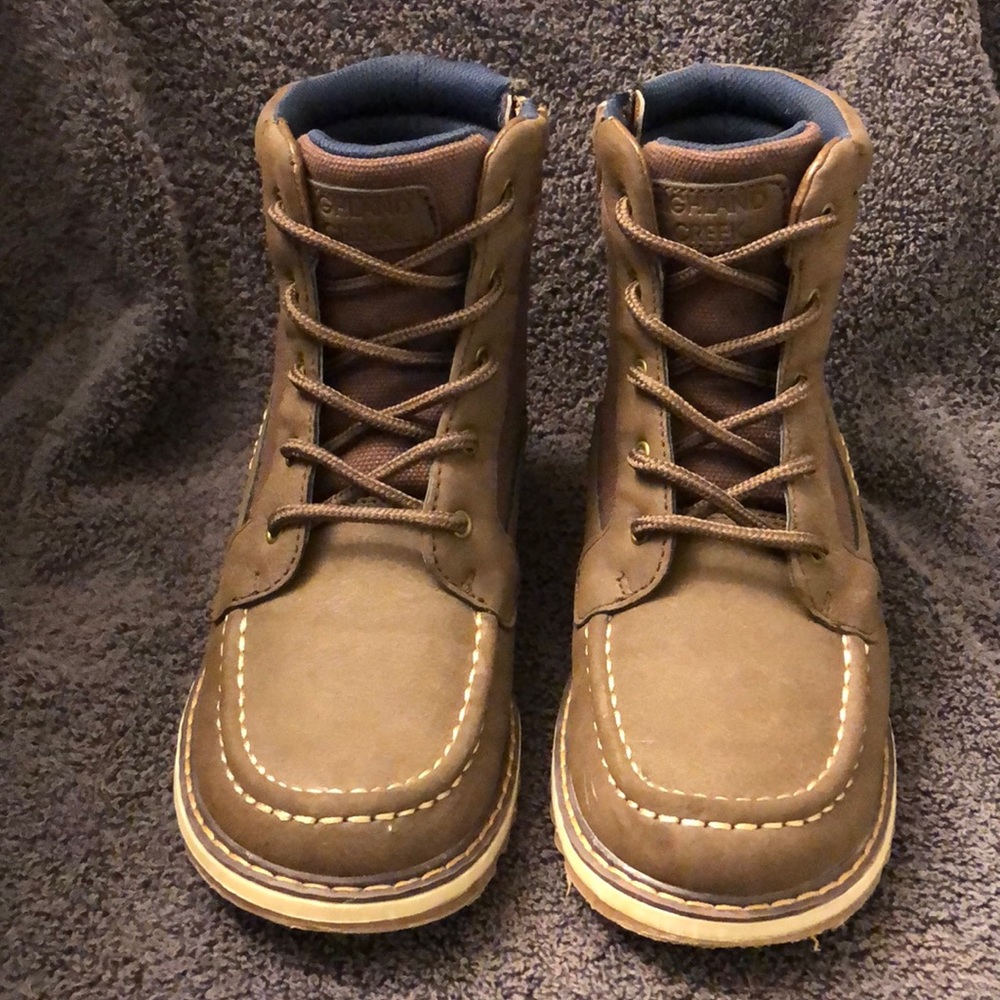 Boys brown boots